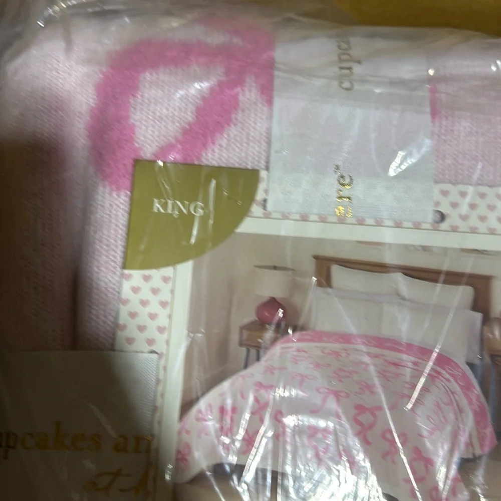 - Cupcakes and cashmere pink ribbon/bow, king size reversible, knit blanket 🎀🎀🎀